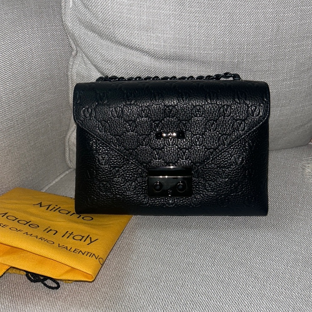 VALENTINO BY MARIO VALENTINO
Isabelle Dollaro Leather Shoulder Bag